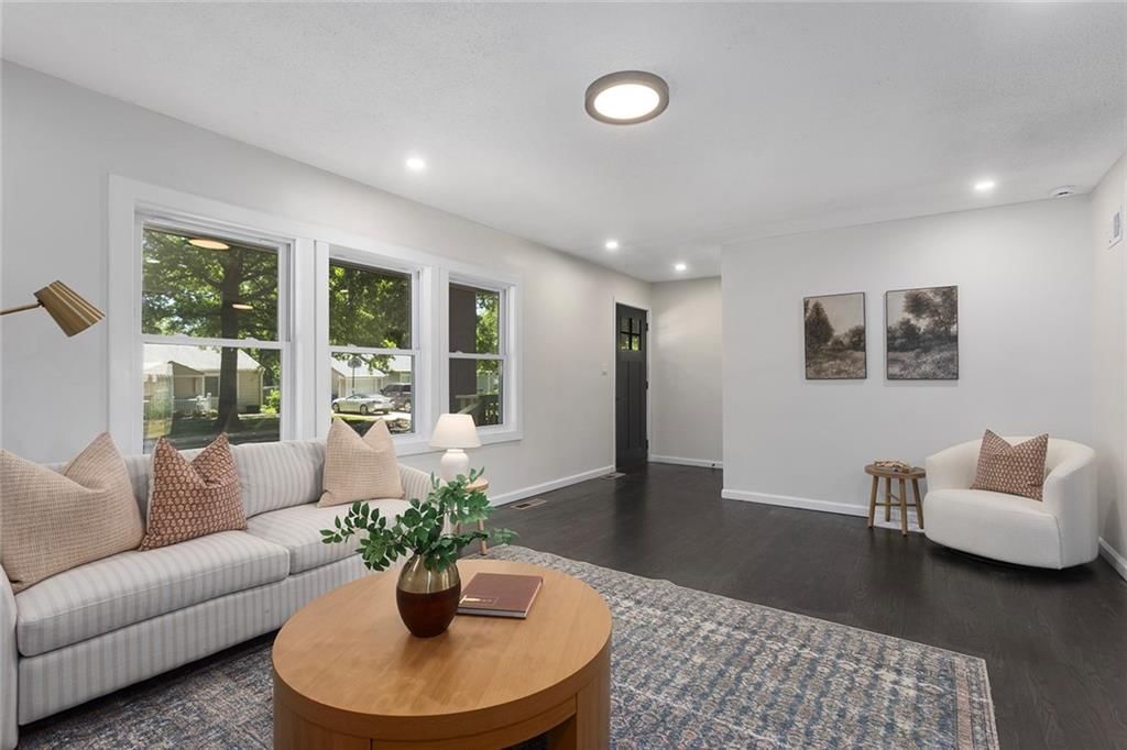 825 S Weaver Street — photo 3