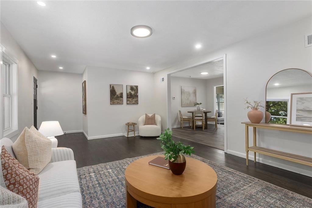 825 S Weaver Street — photo 4
