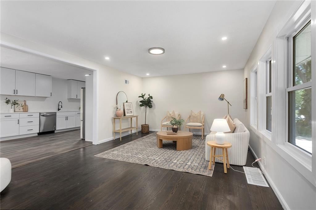 825 S Weaver Street — photo 6