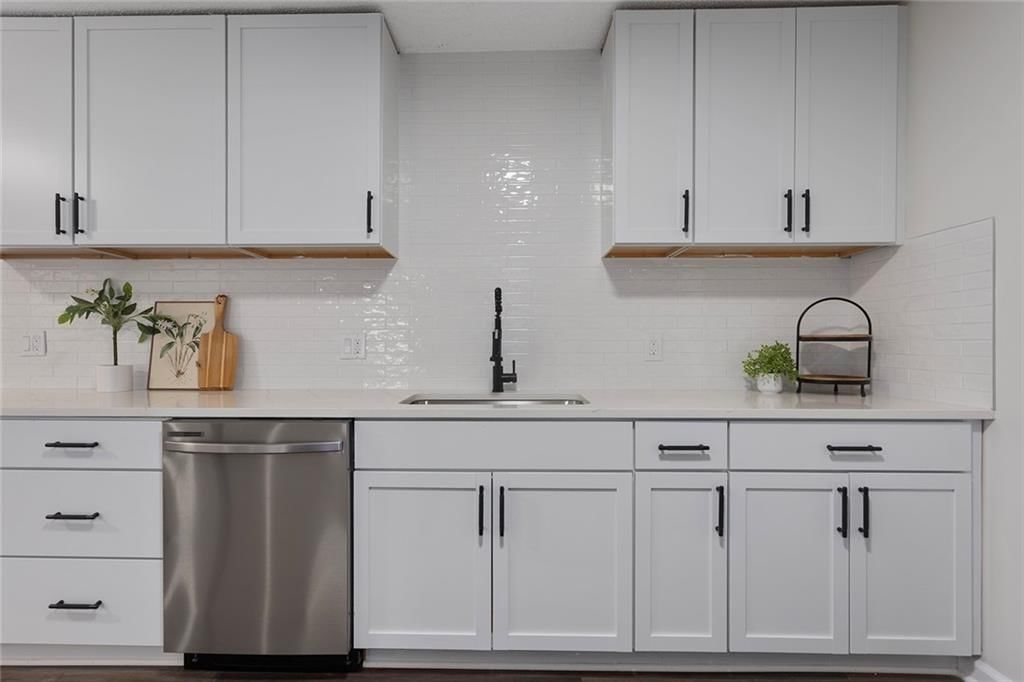 825 S Weaver Street — photo 11
