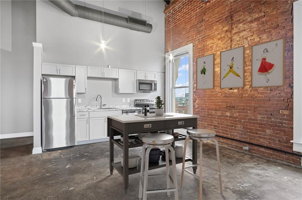 113 W 5th Street — photo 2