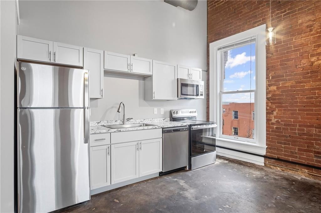 113 W 5th Street — photo 4