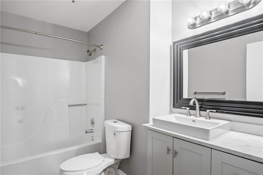 113 W 5th Street — photo 12