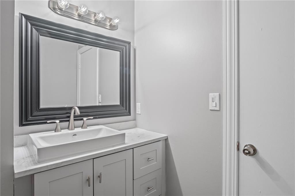 113 W 5th Street — photo 14