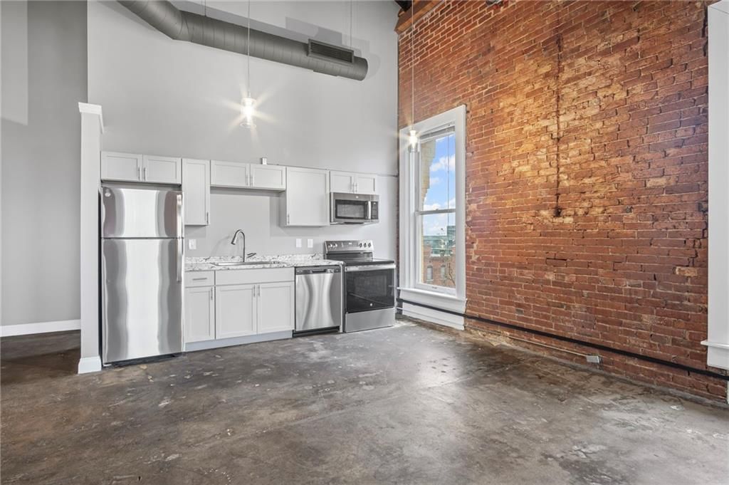 113 W 5th Street — photo 17