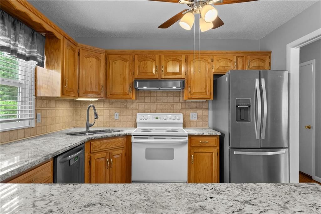 18200 Hanthorne Drive — photo 4
