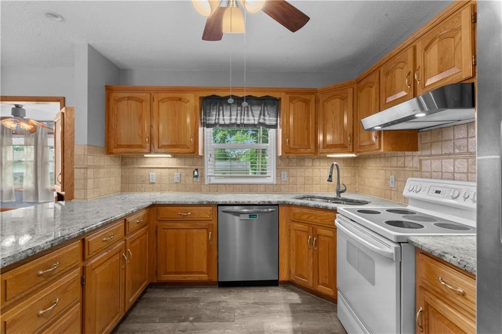 18200 Hanthorne Drive — photo 5
