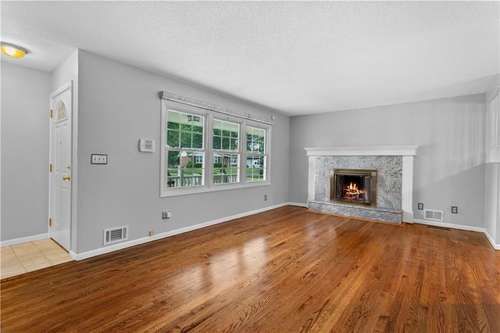 18200 Hanthorne Drive — photo 9