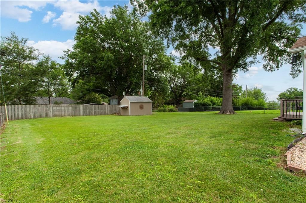 18200 Hanthorne Drive — photo 28