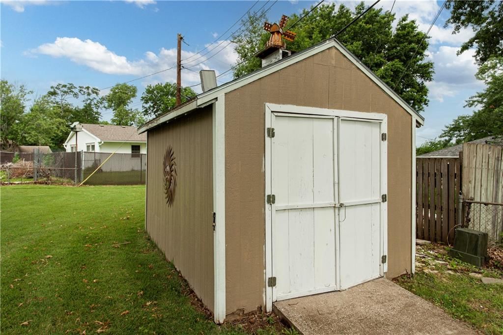 18200 Hanthorne Drive — photo 31