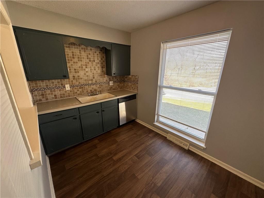 8725 Countryshire Lane — photo 7