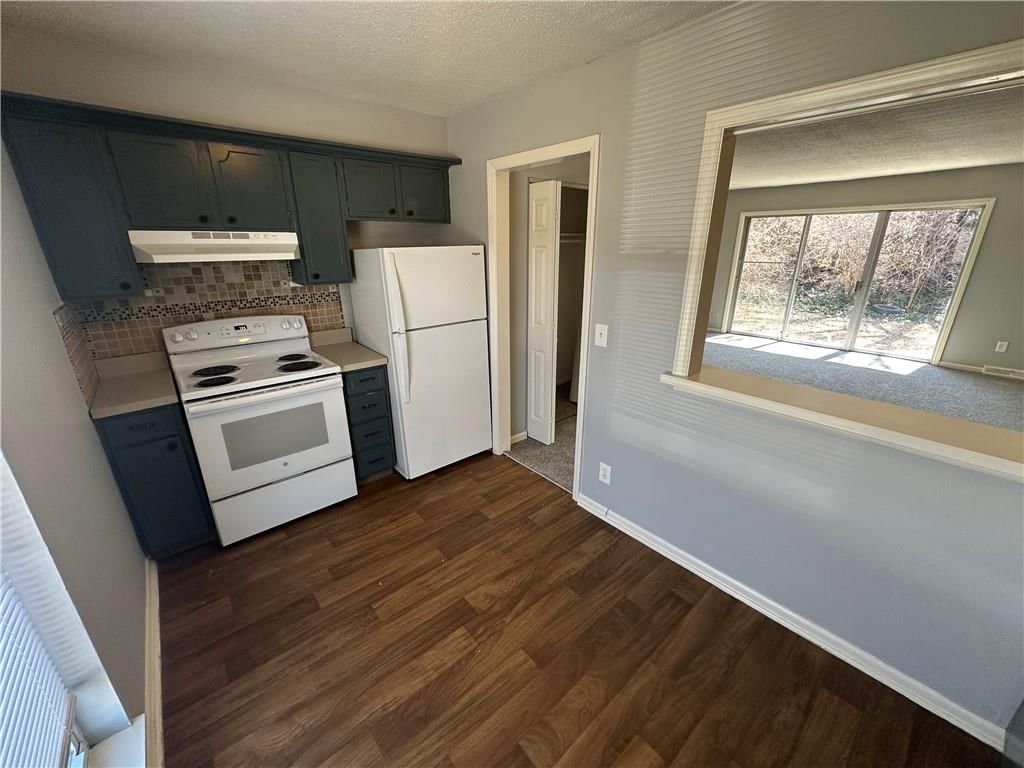 8725 Countryshire Lane — photo 10