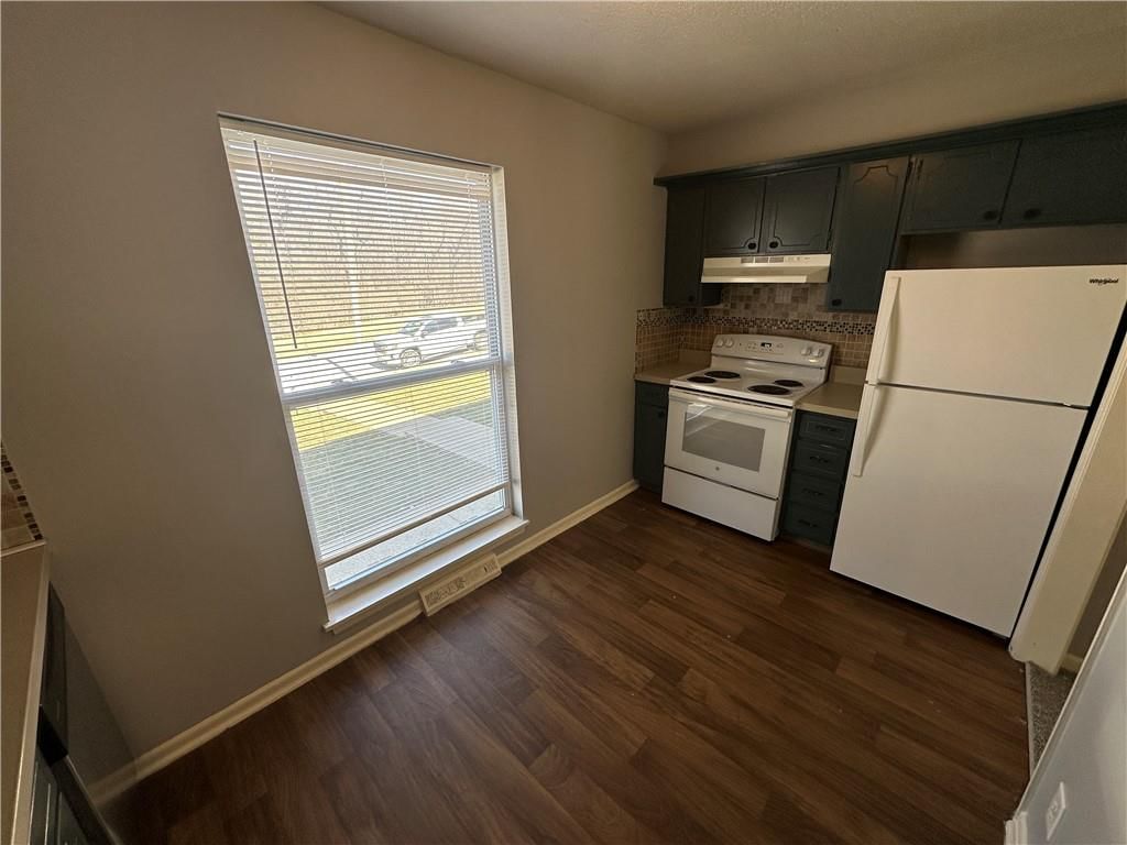 8725 Countryshire Lane — photo 11
