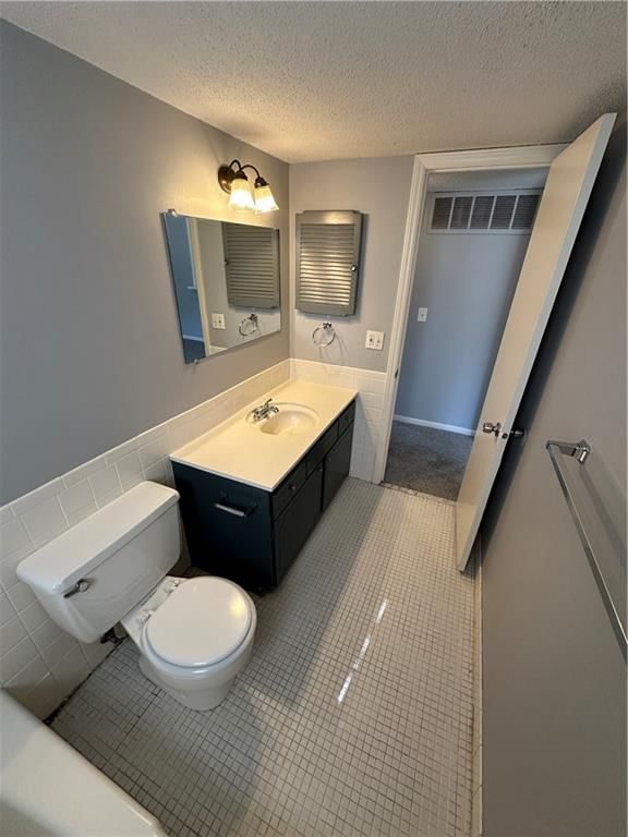 8725 Countryshire Lane — photo 15