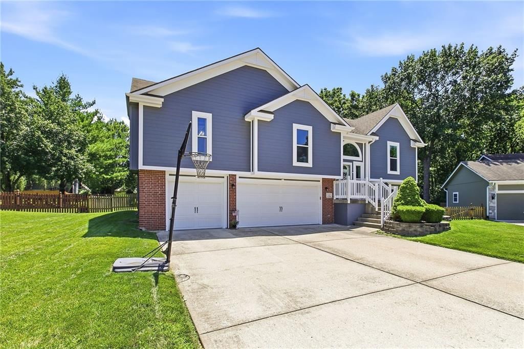 1301 NE Foxwood Drive — photo 3