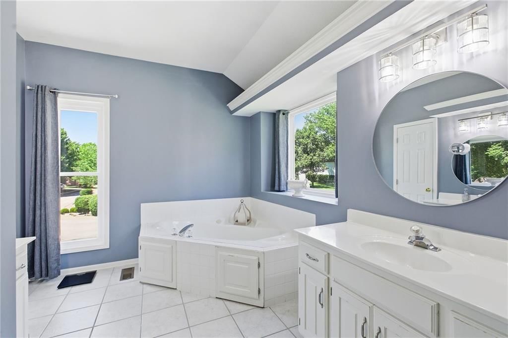 1301 NE Foxwood Drive — photo 22