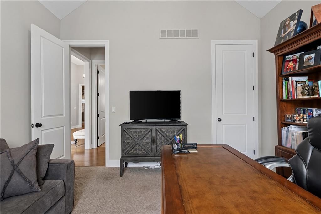 16105 Larsen Street — photo 30