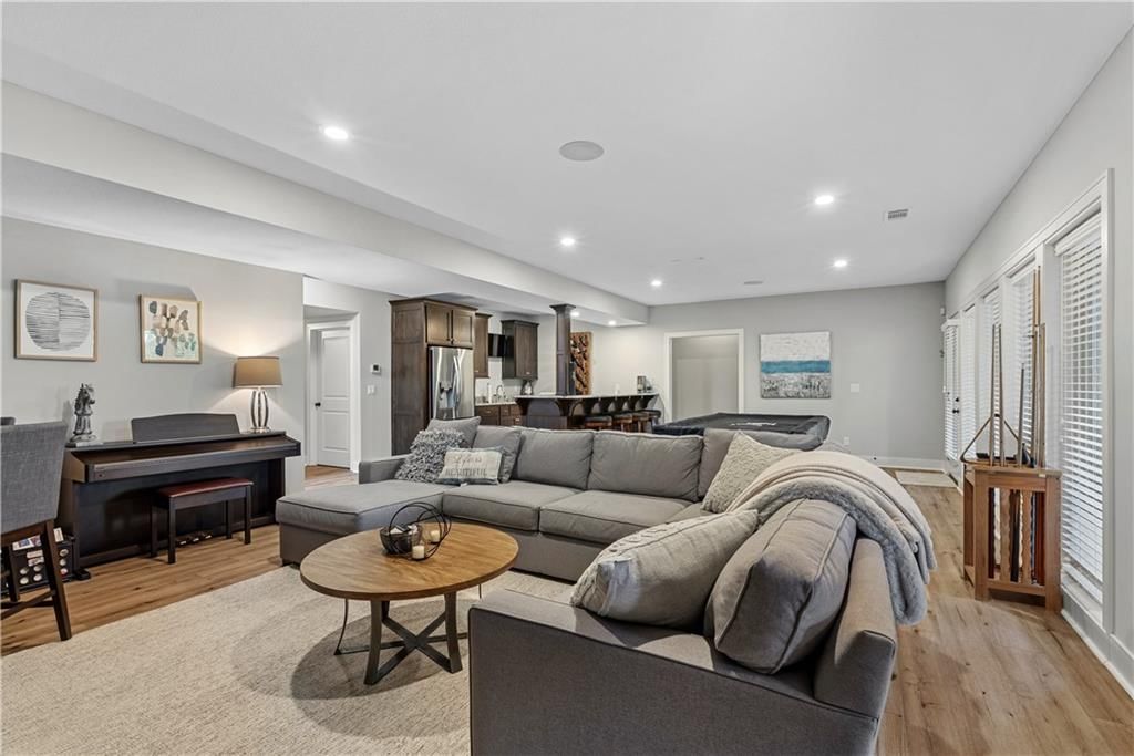 16105 Larsen Street — photo 34