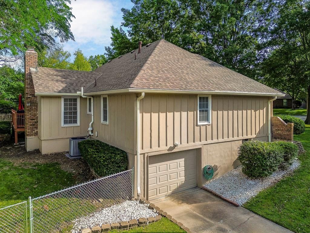 1801 NE Abbey Lane — photo 30