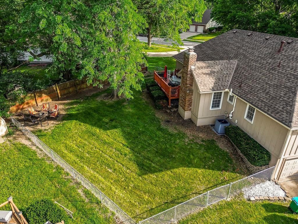 1801 NE Abbey Lane — photo 34