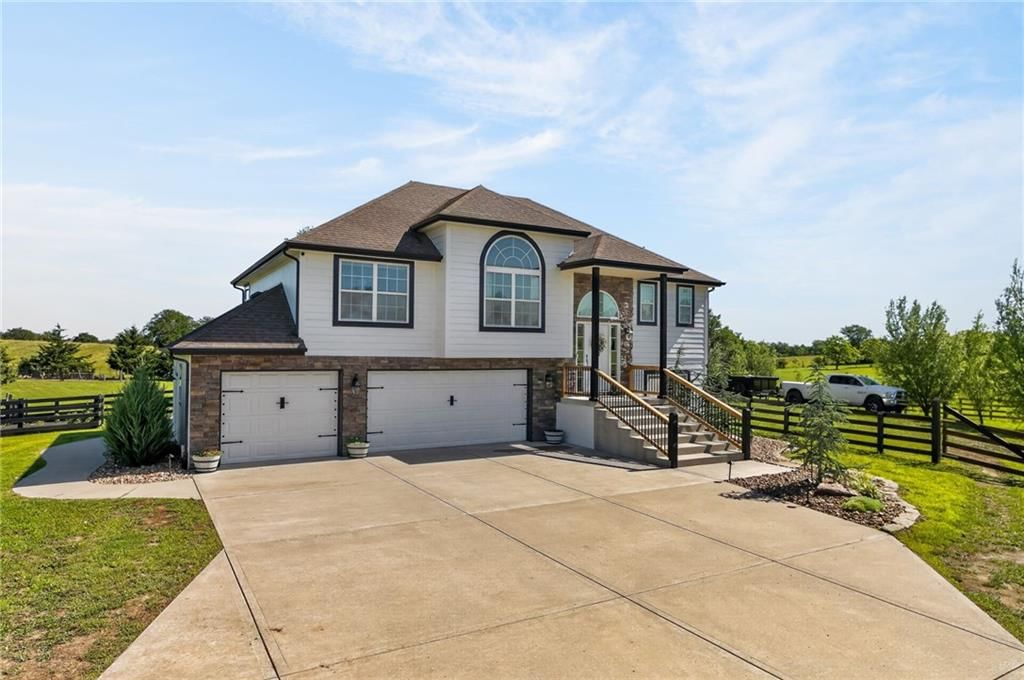 16956 Auburn Court — photo 3