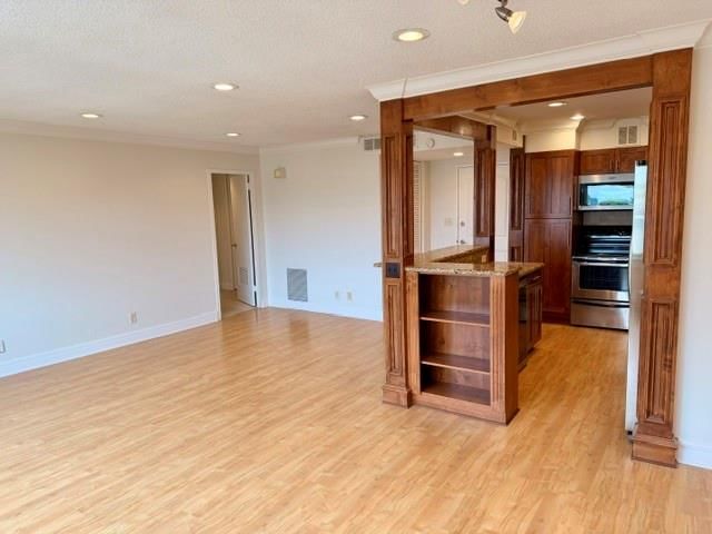 4545 Wornall Road — photo 6