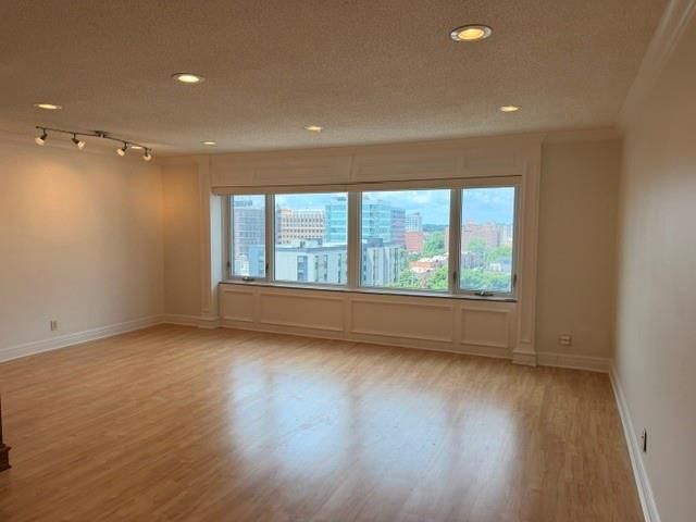4545 Wornall Road — photo 7