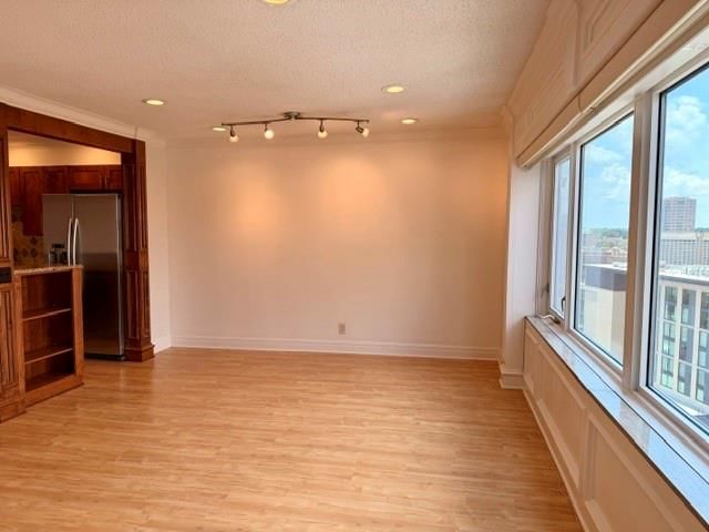 4545 Wornall Road — photo 8