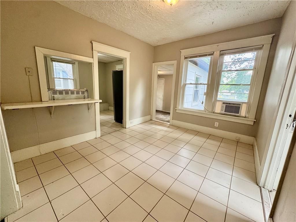 Photo 4 of 23 - 709 Rhodes Street, Grandview, MO 64030