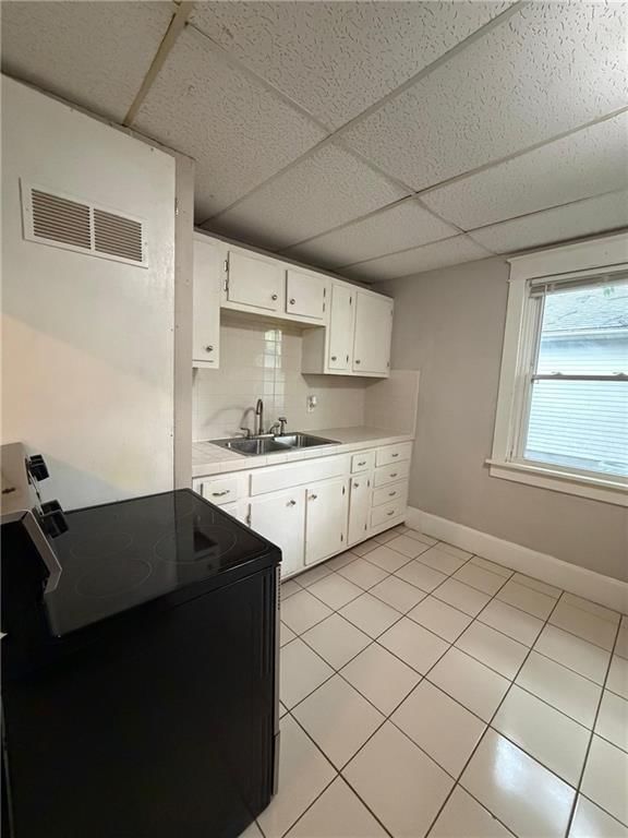 Photo 6 of 23 - 709 Rhodes Street, Grandview, MO 64030