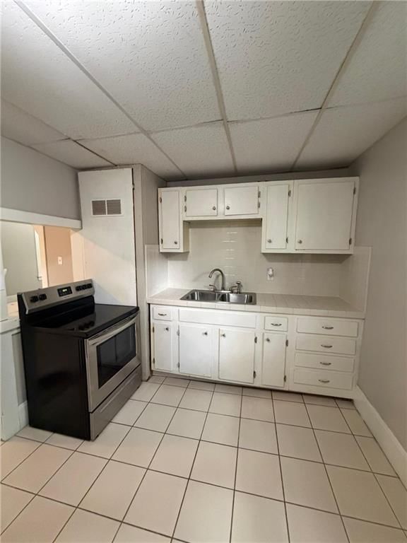 Photo 7 of 23 - 709 Rhodes Street, Grandview, MO 64030