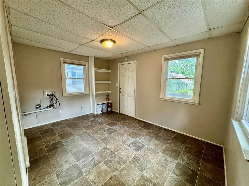 Photo 14 of 23 - 709 Rhodes Street, Grandview, MO 64030