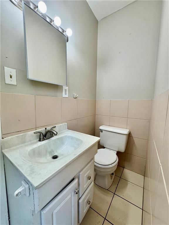 Photo 17 of 23 - 709 Rhodes Street, Grandview, MO 64030