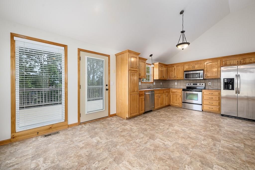 11212 Rowland Avenue — photo 8