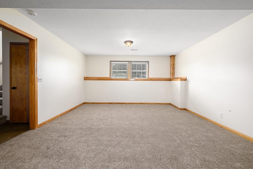 11212 Rowland Avenue — photo 17