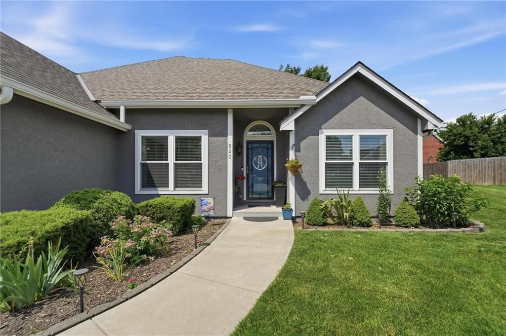 820 SW BENJAMIN Circle — photo 2