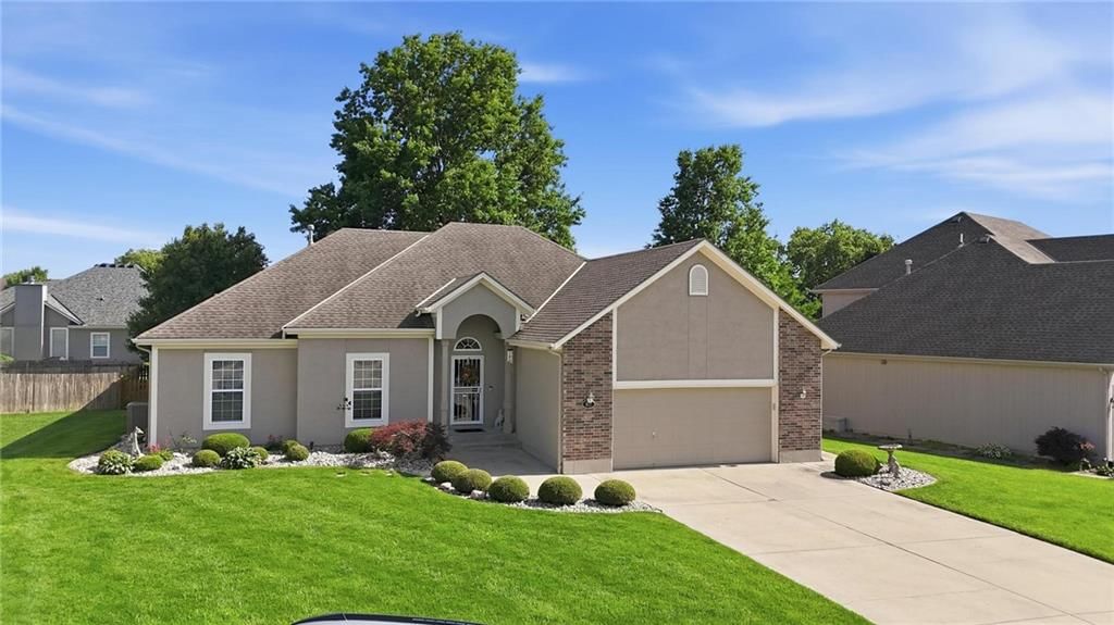 812 SW Nautica Court — photo 1