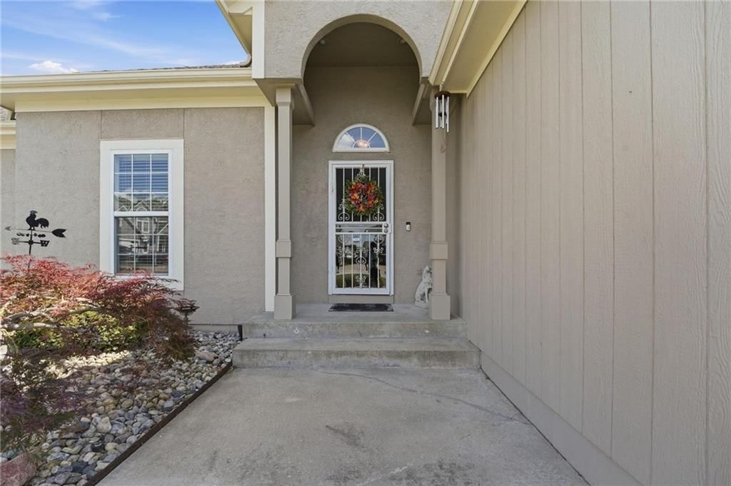 812 SW Nautica Court — photo 2