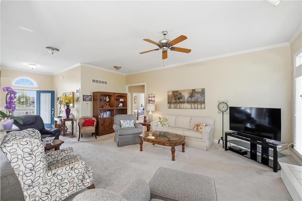 812 SW Nautica Court — photo 5