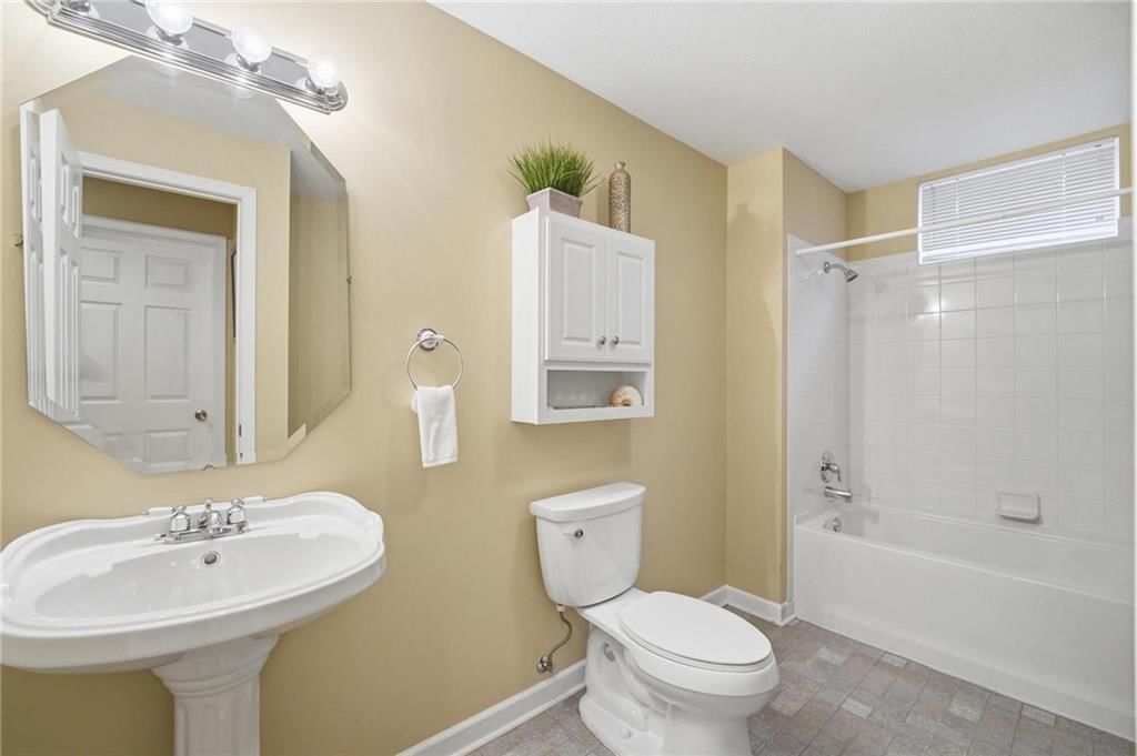 812 SW Nautica Court — photo 28