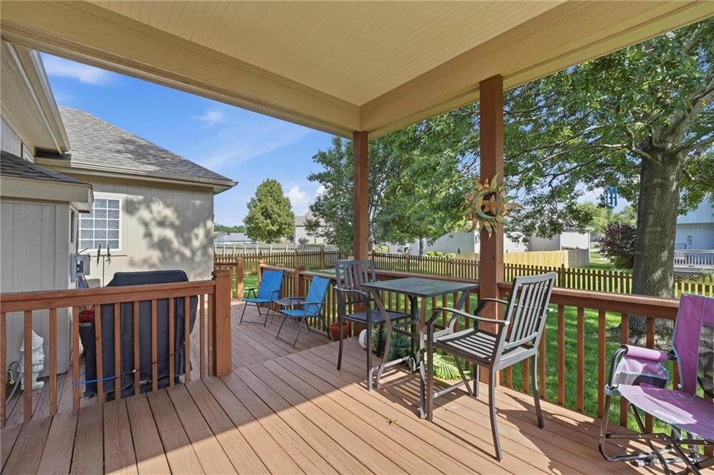 812 SW Nautica Court — photo 33