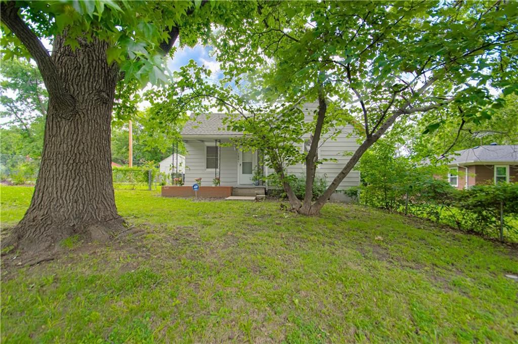 1801 S Broadway Street — photo 4