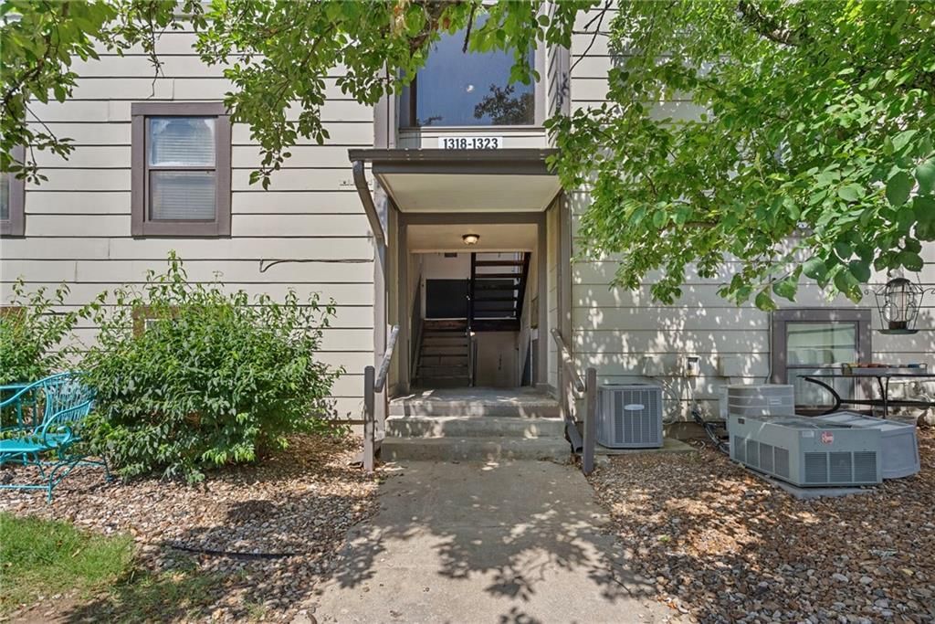 1318 Westbrooke Street, Lawrence, KS