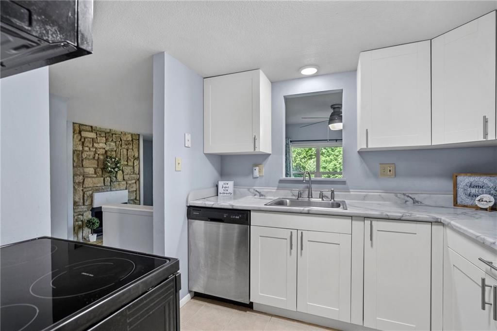 1318 Westbrooke Street — photo 4