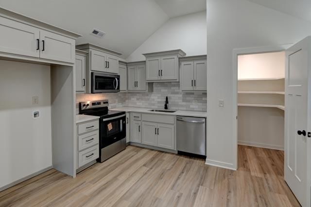 709 N Pearl Street — photo 8
