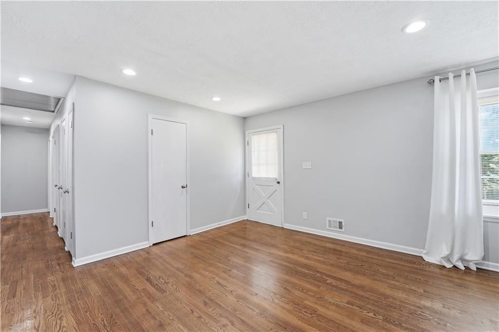 9700 E 82nd Street — photo 12