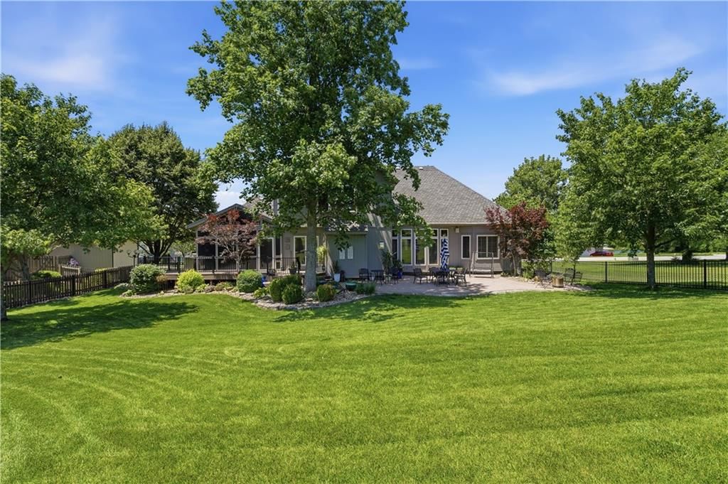 579 N Winnebago Drive — photo 2