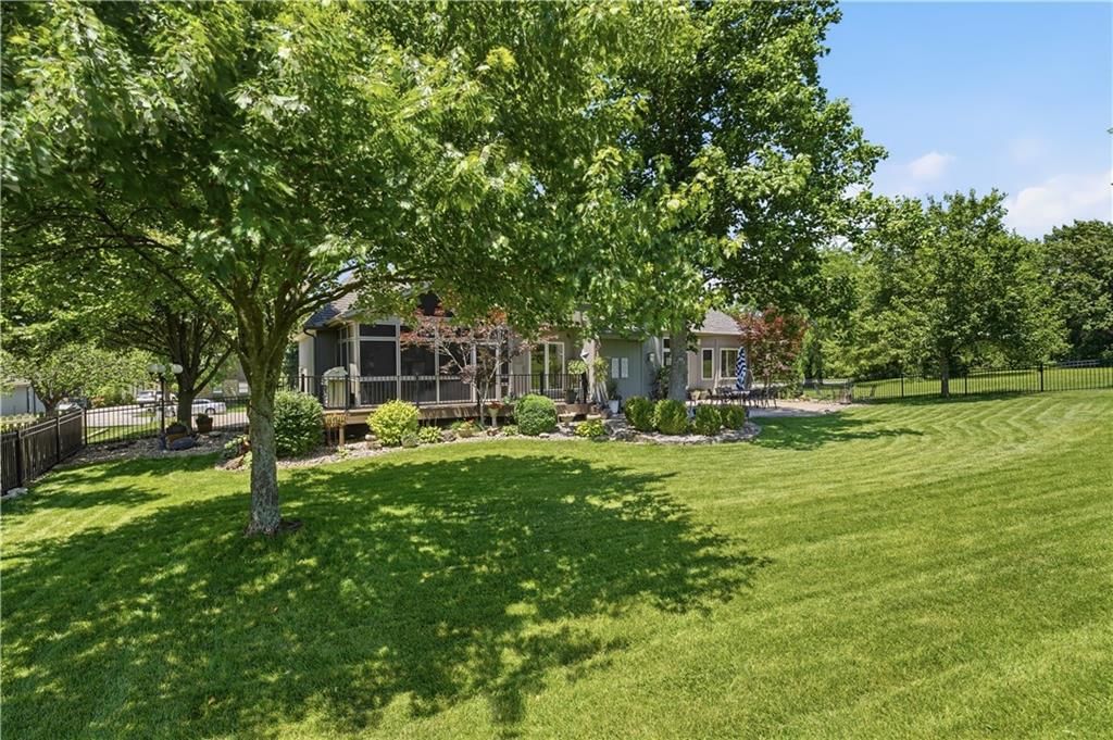 579 N Winnebago Drive — photo 3