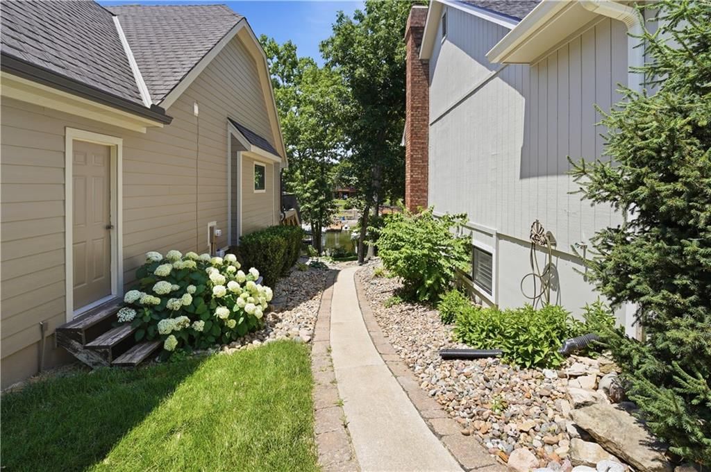 579 N Winnebago Drive — photo 13