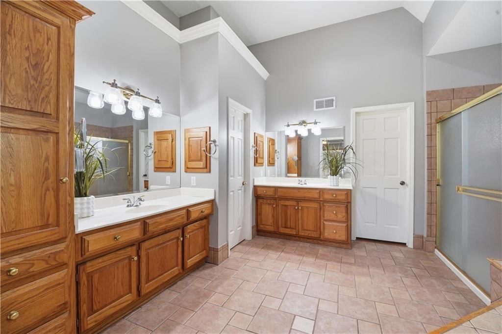 579 N Winnebago Drive — photo 33